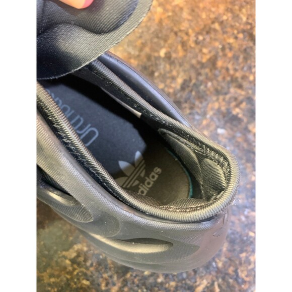 adidas adiFOM Q Yeezy Foam Runner Sneakers Black Carbon Gray M 5 W 7 EUC - Picture 9 of 12